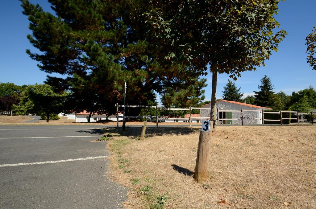 Village Vacances De Chantonnay Exterior photo